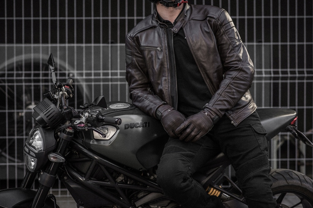 Shima Blake Black10.jpg