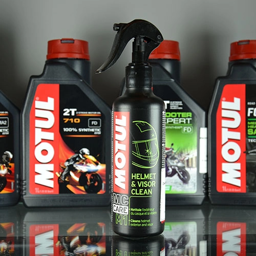 Очищувач візора Motul M1 Helmet & Visor Clean (250мл)